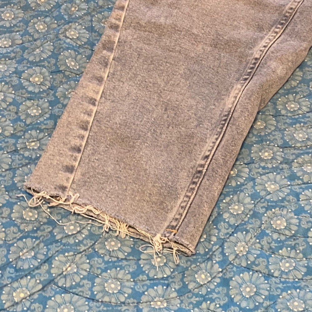 EUC Urban Outfitters BDG cropped Girlfriend jeans, light wash,raw hem, 31” - Picture 4 of 9